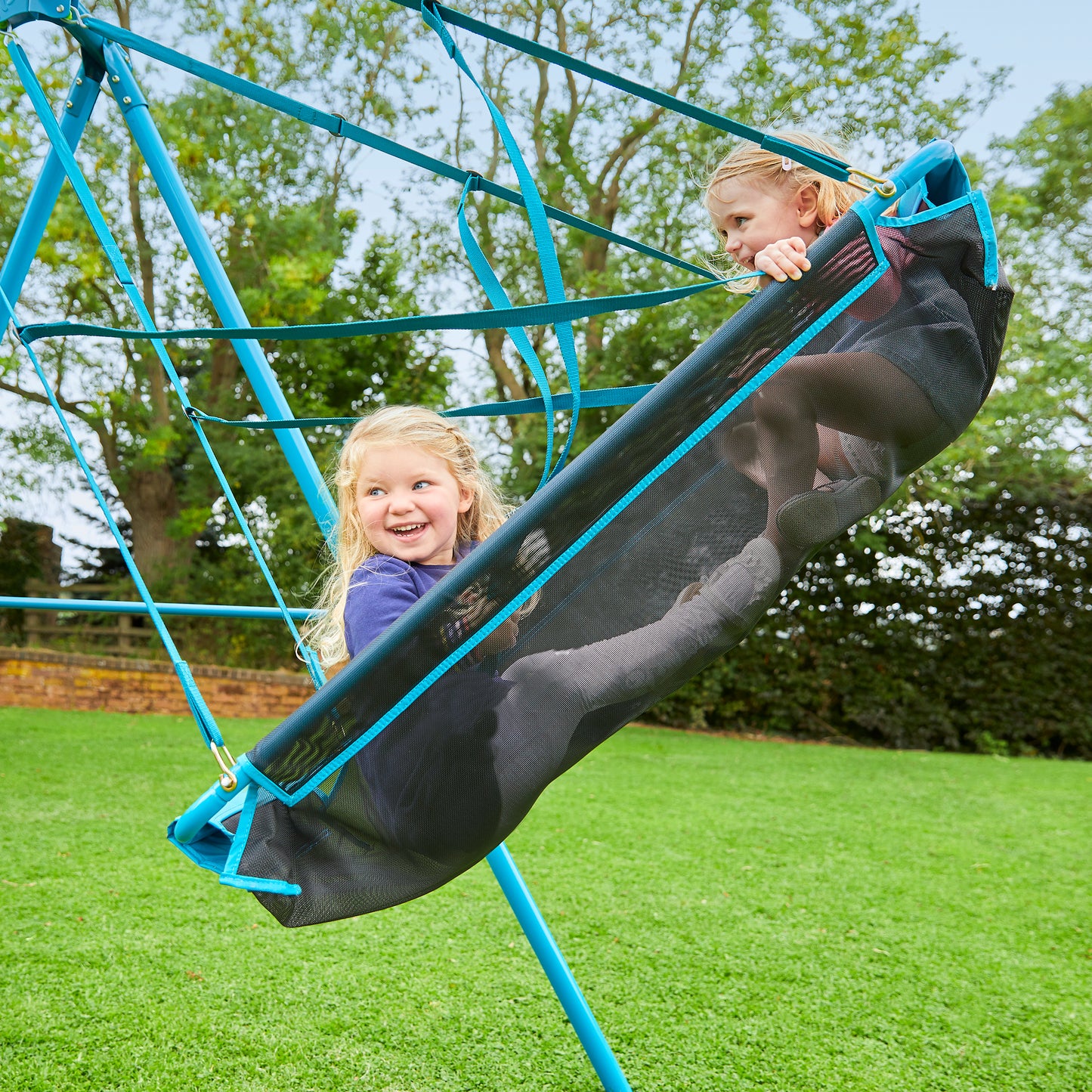 Single Metal Swing with Pirate Boat Seat